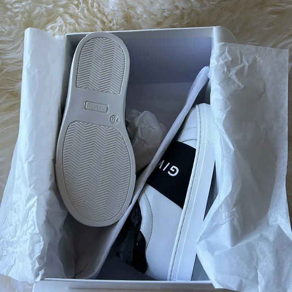 BNIB Givenchy City Sneakers Little Kids Size 12 (29) - Picture 3 of 3